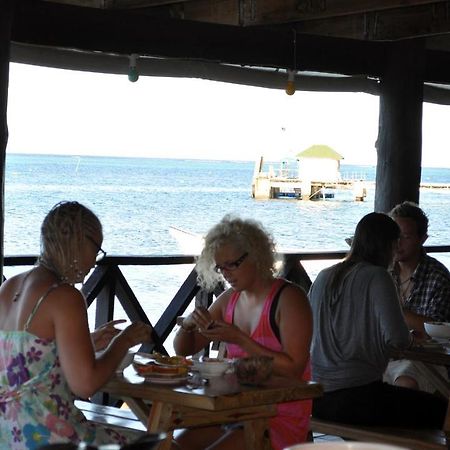 Ratu Kini Backpackers&Dive Resort Mana Island Exterior foto