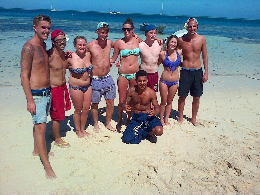 Ratu Kini Backpackers&Dive Resort Mana Island Exterior foto