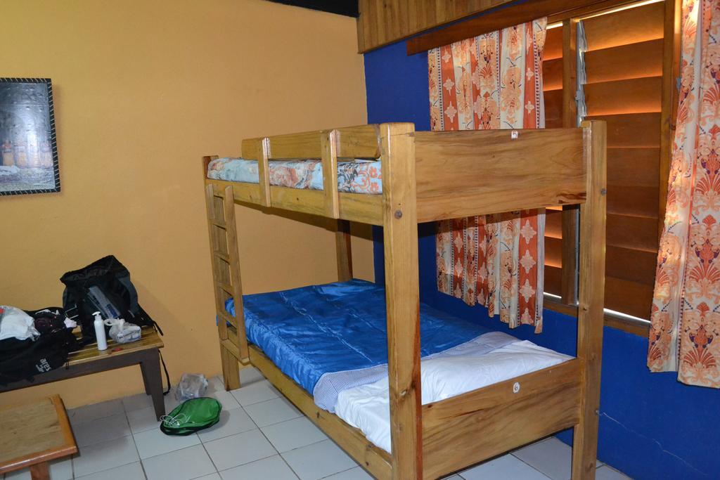 Ratu Kini Backpackers&Dive Resort Mana Island Zimmer foto