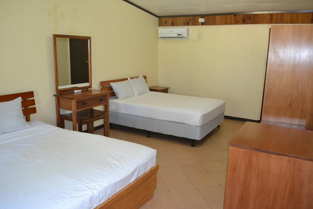 Ratu Kini Backpackers&Dive Resort Mana Island Zimmer foto