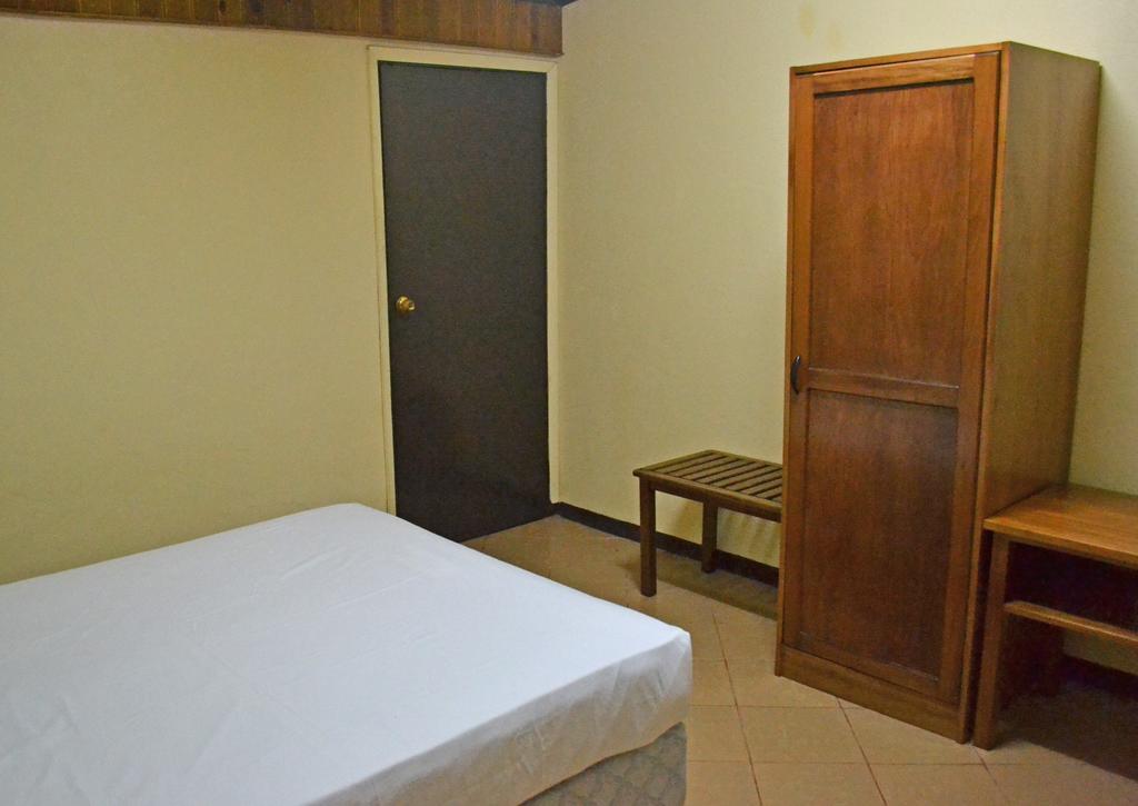 Ratu Kini Backpackers&Dive Resort Mana Island Zimmer foto