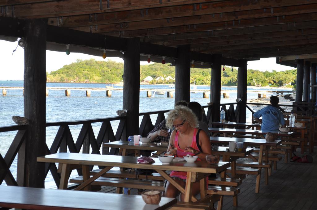 Ratu Kini Backpackers&Dive Resort Mana Island Exterior foto