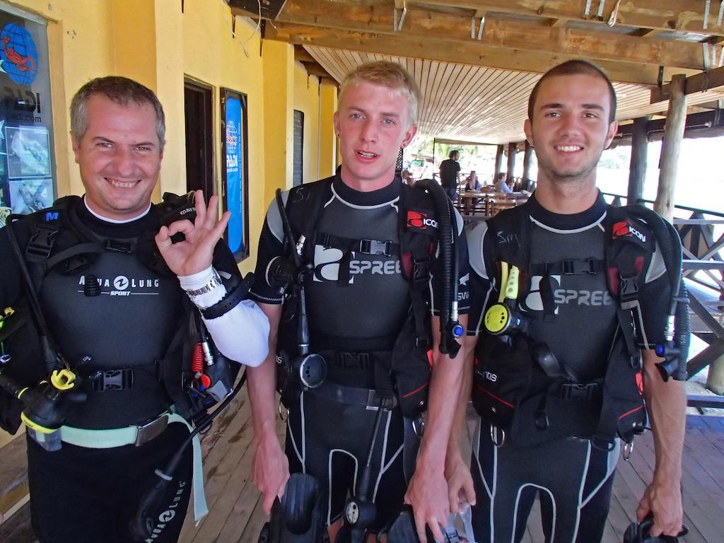 Ratu Kini Backpackers&Dive Resort Mana Island Exterior foto