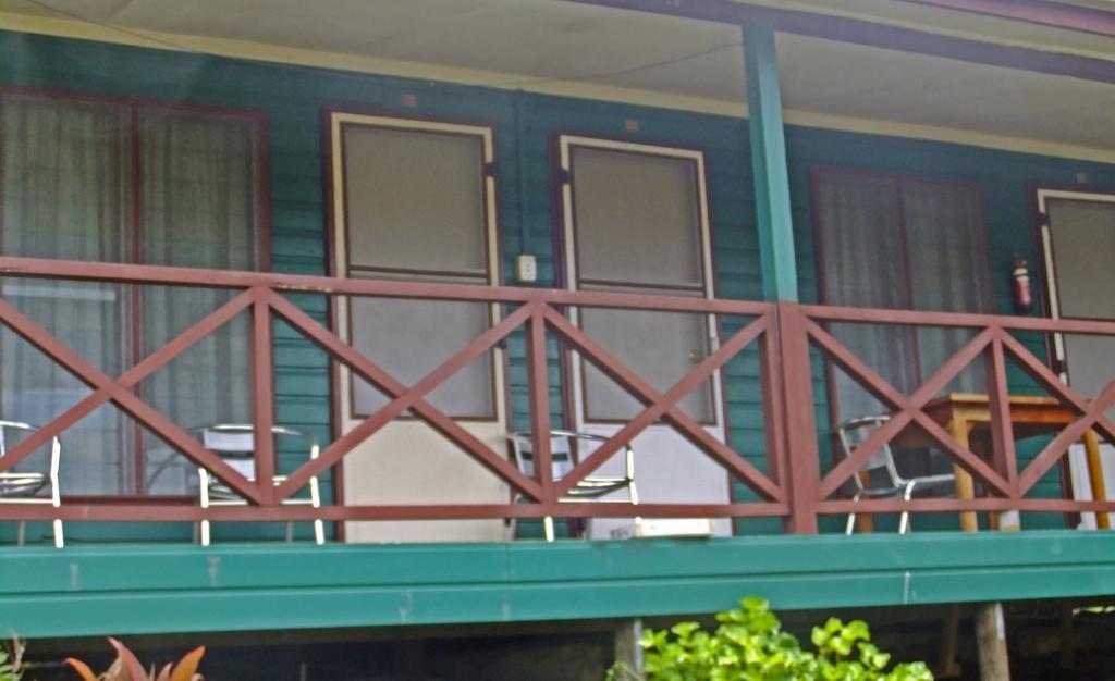 Ratu Kini Backpackers&Dive Resort Mana Island Exterior foto
