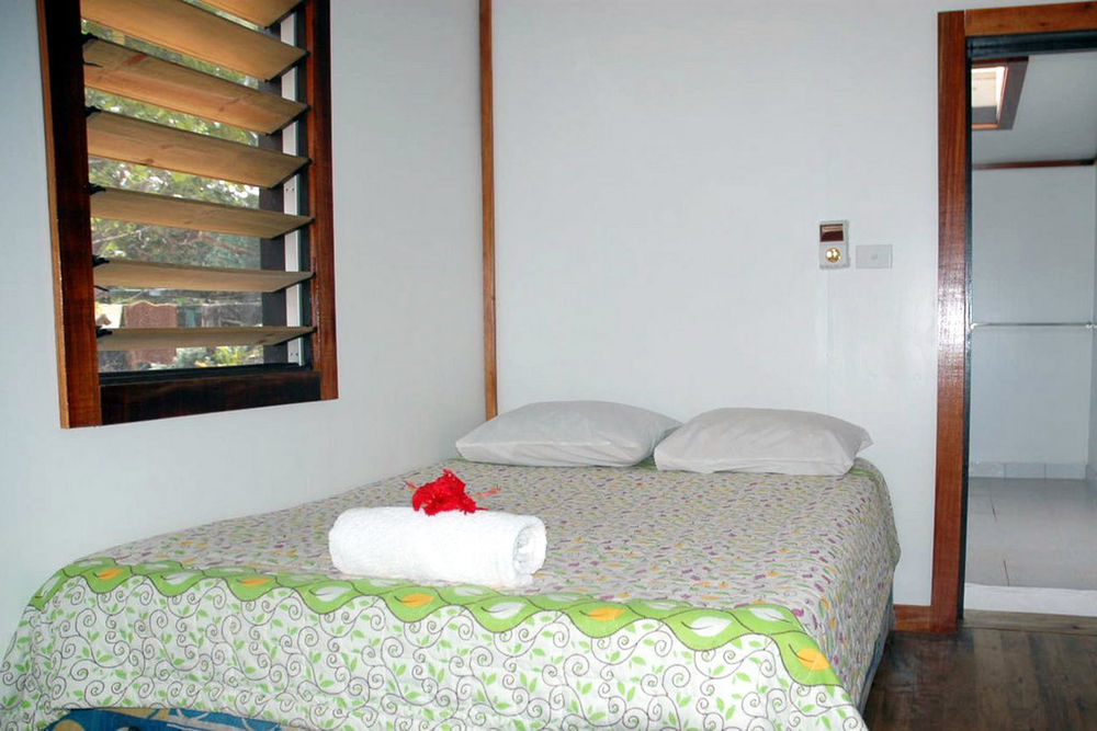 Ratu Kini Backpackers&Dive Resort Mana Island Exterior foto