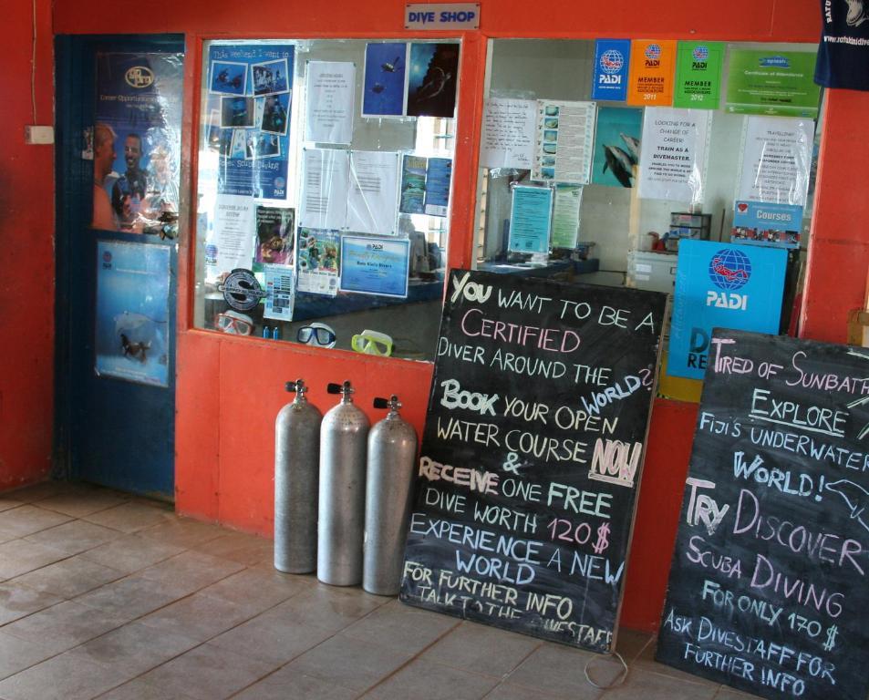 Ratu Kini Backpackers&Dive Resort Mana Island Exterior foto