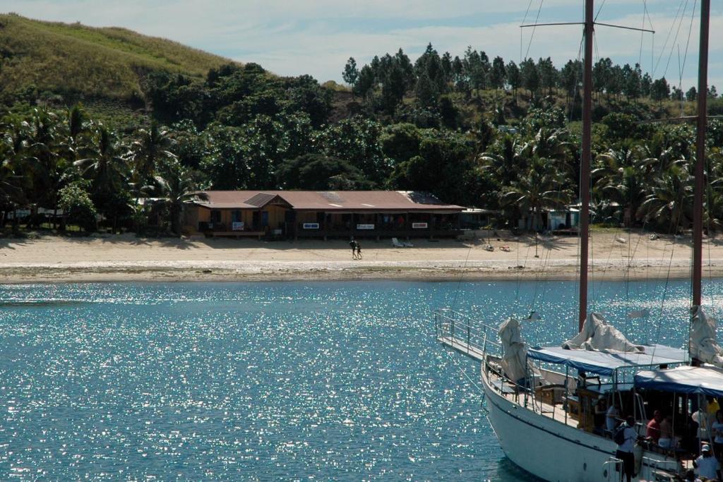 Ratu Kini Backpackers&Dive Resort Mana Island Exterior foto