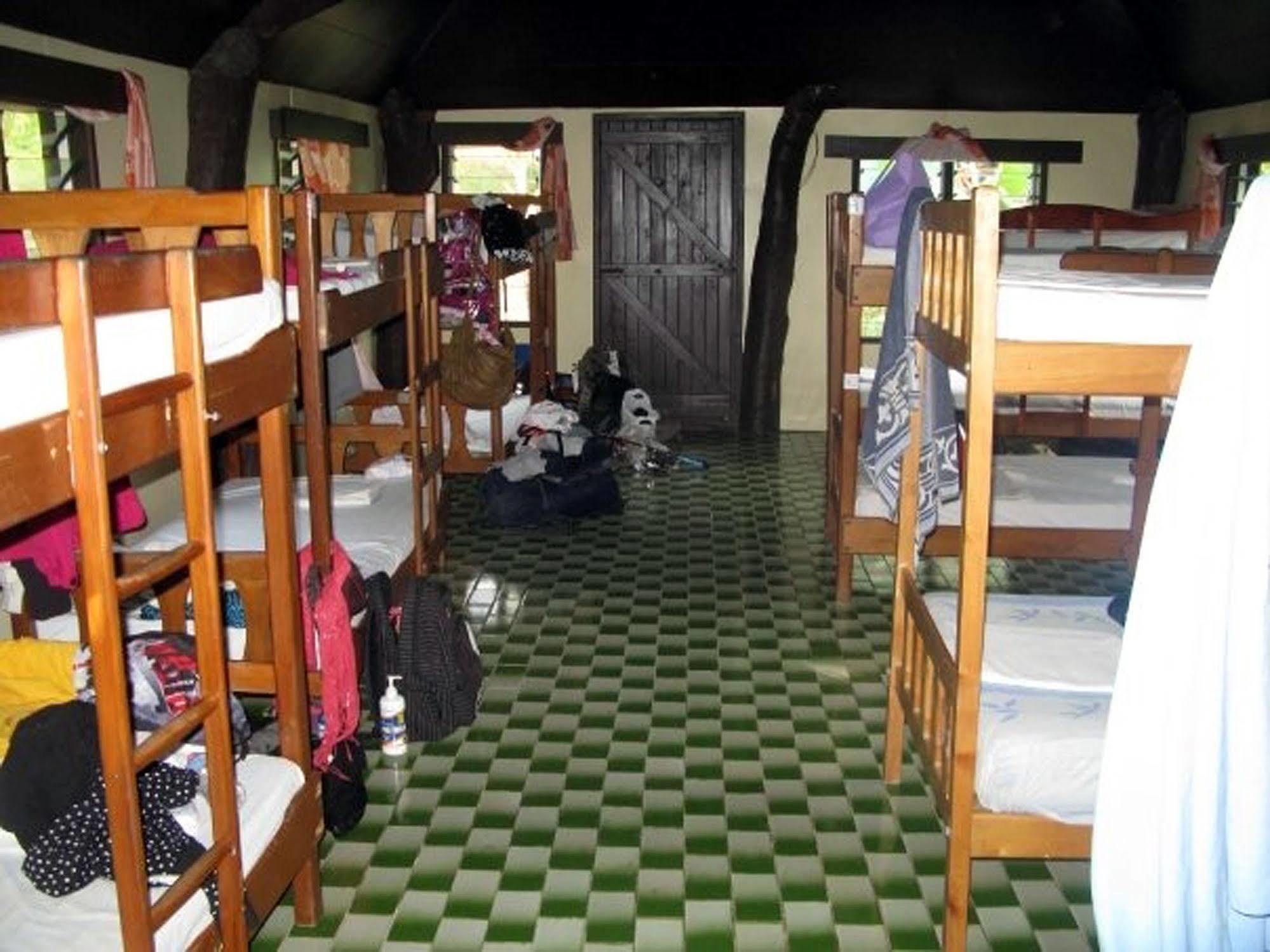 Ratu Kini Backpackers&Dive Resort Mana Island Exterior foto
