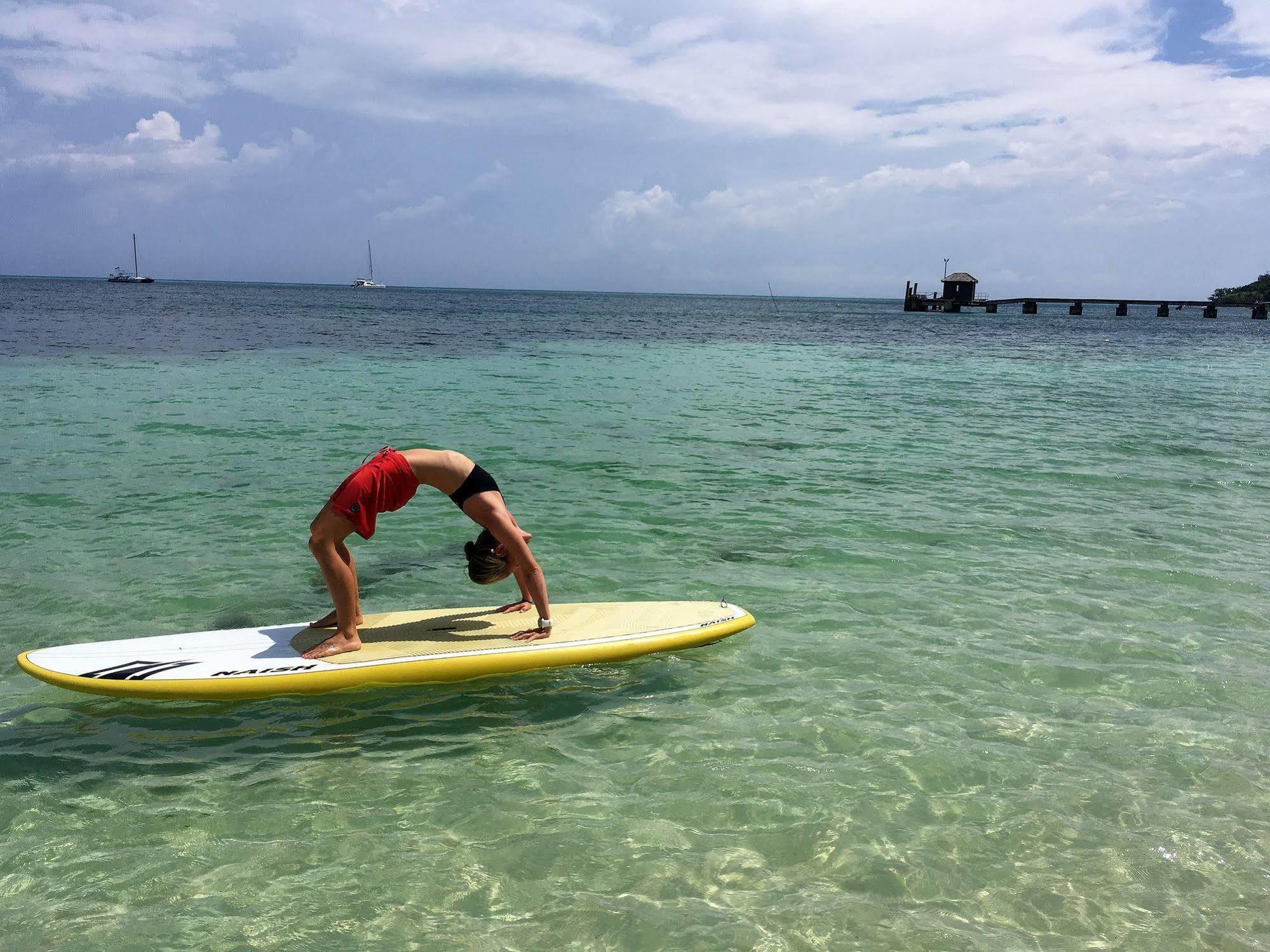 Ratu Kini Backpackers&Dive Resort Mana Island Exterior foto